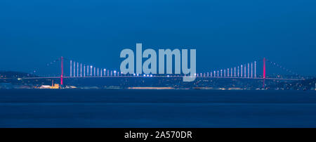 Istanbul Bosporus-brücke am Abend. Juli 15 Märtyrer Brücke (Juli 15 Märtyrer Brücke. Istanbul Türkei. Stockfoto