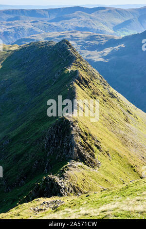 Schreitenden Rand unten Helvellyn, Lake District, Cumbria Stockfoto