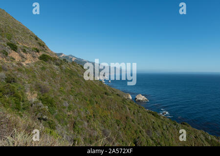 Blick von Pacific Coast Highway, Scenic State Route 1, eine wichtige Nord-Süd-State Highway, entlang der Pazifischen Küste von Kalifornien läuft Stockfoto