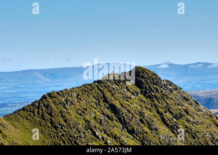 Wanderer auf Schreitenden Kante, Helvellyn, Lake District, Cumbria Stockfoto