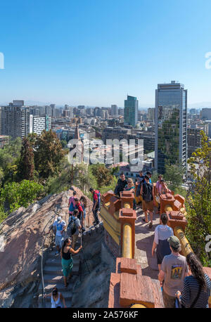 Blick über die Stadt vom Torre Aussichtspunkt auf dem Gipfel des Cerro Santa Lucía (Santa Lucia Hill), Barrio Bellavista, Santiago, Chile, Südamerika Stockfoto