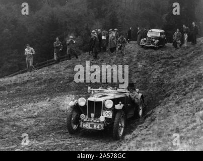 TA 1938 MG Midget, Langley auf Probe. Stockfoto