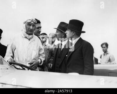 Kaye Don und Louis Coatalen in Daytona Beach 1930 für Silver Bullet land zu versuchen. Stockfoto