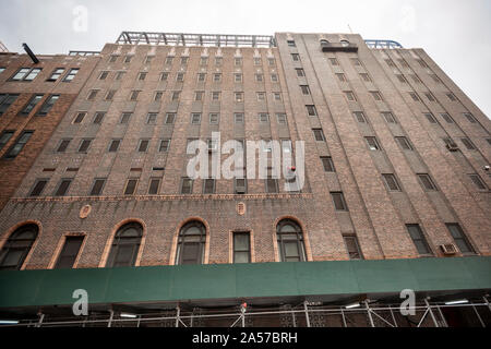 Das Bayview Correctional Facility, einem ehemaligen Frauengefängnis, im New Yorker Stadtteil Chelsea ist am Mittwoch, den 16. Oktober 2019 gesehen. Nach 2012 von Superstorm Sandy das Gefängnis geschlossen war und Pläne wurden gemacht, in eine Einrichtung für Frauen und Mädchen zu konvertieren beschädigt wird. Die NoVo Foundation angekündigt, dass es nicht mehr Fonds der Umwandlung aufgrund von Überschreitungen. (© Richard B. Levine) Stockfoto