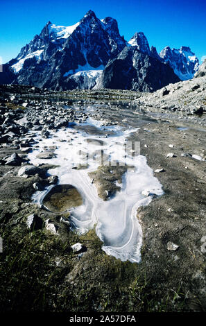 Pelvoux reflektiert in Lac Tuckett, Nationalpark Écrins, Frankreich Stockfoto