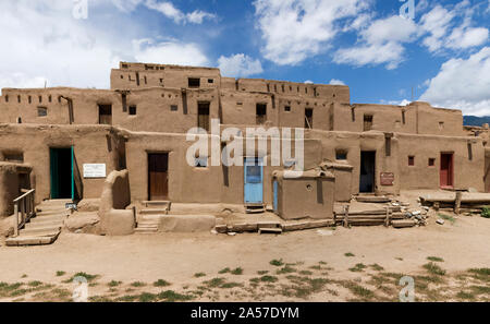 Schlamm Häuser in einem Dorf, Taos Pueblo, New Mexico, USA Stockfoto