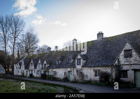 Arlington Row wurde ursprünglich im 14. Jahrhundert als Kloster wolle Store gebaut. Es war im 17. Jahrhundert in eine Reihe von Hütten Weber" umgewandelt. Stockfoto