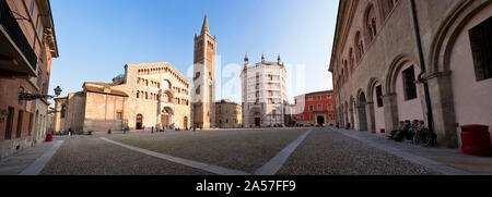 Kathedrale in einer Stadt, die Kathedrale von Parma, Parma, Emilia-Romagna, Italien Stockfoto