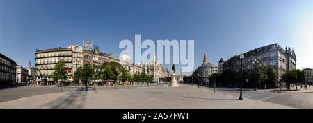 Gebäude zu einem stadtplatz Praça da Liberdade, Porto, Portugal Stockfoto