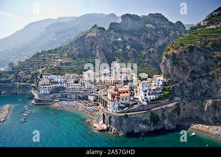 Die Stadt an der Küste, Amalfi, Atrani, Amalfi, Salerno, Kampanien, Italien Stockfoto