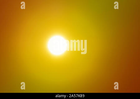 Eine Nahaufnahme einer untergehenden Sonne. Stockfoto