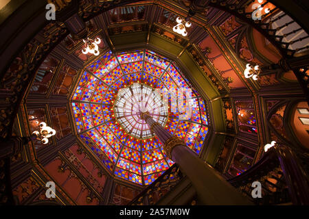 Glasmalerei Rotunde Interieur einer Regierung Gebäude, alte Louisiana State Capitol, Baton Rouge, Louisiana, USA Stockfoto