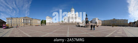 Statue von Zar Alexander II. an einem Marktplatz, St Nicholas' Church, Kathedrale von Helsinki, der Senatsplatz, Helsinki, Finnland Stockfoto