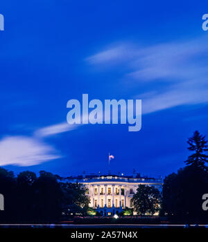 Fassade der Regierung Gebäude in der Dämmerung, White House, Washington DC, USA Stockfoto