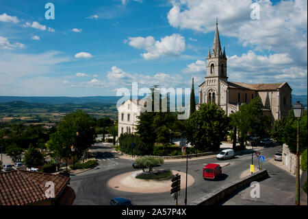 Hohe Betrachtungswinkel und einer Kirche, Bonnieux, Vaucluse, Provence-Alpes-Cote d'Azur, Frankreich Stockfoto