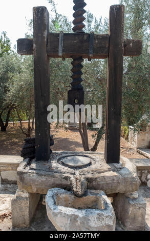 Alte hölzerne Ölmühle, Amargeti Village, Paphos, Zypern. Stockfoto