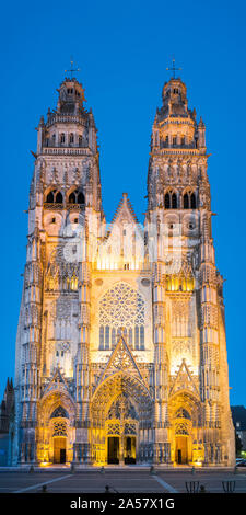 Fassade der Kathedrale Saint Gatien Kathedrale, Tours, Indre-et-Loire, Frankreich Stockfoto