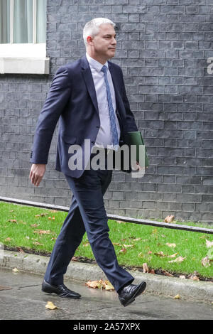 Westminster, London, Großbritannien. Okt, 2019 18. Stephen Barclay, Staatssekretär für die Europäische Union zu verlassen. Die Minister nehmen an einer Kabinettssitzung in Downing Street, am Tag nach dem Premierminister Boris Johnson hat ein Abkommen mit der Europäischen Union erreicht, und einen Tag vor dem Parlament auf, das Abkommen zu stimmen. Credit: Imageplotter/Alamy leben Nachrichten Stockfoto