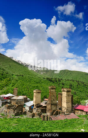 Das Bergdorf Harderwijk. Ein UNESCO Weltkulturerbe. Obere Svanetien, Georgia. Kaukasus Stockfoto