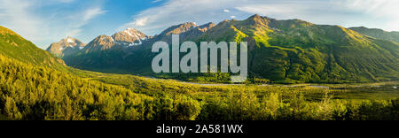 Landschaft mit Polar Bear Peak, Eagle Peak und Hurdygurdy Berg, Chugach State Park, Alaska, USA Stockfoto