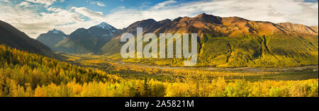 Landschaft mit Polar Bear Peak, Eagle Peak und Hurdygurdy Berg, Chugach State Park, Alaska, USA Stockfoto