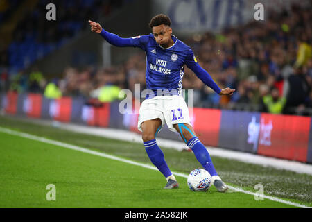 Cardiff City Stadium, Cardiff, UK. Okt, 2019 18. Fußball-Liga, Cardiff City gegen Sheffield Mittwoch; Josh Murphy von Cardiff City überquert die Kugel - Streng redaktionelle Verwendung. Keine Verwendung mit nicht autorisierten Audio-, Video-, Daten-, Spielpläne, Verein/liga Logos oder "live" Dienstleistungen. On-line-in-Match mit 120 Bildern beschränkt, kein Video-Emulation. Keine Verwendung in Wetten, Spiele oder einzelne Verein/Liga/player Publikationen Quelle: Aktion plus Sport/Alamy leben Nachrichten Stockfoto