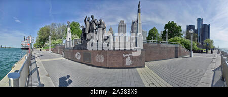 Wide Angle Shot von Tor zur Freiheit Internationalen Mahnmal für die Underground Railroad, Hart Plaza, Detroit, Michigan, USA Stockfoto