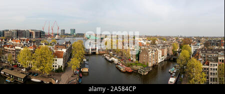 Luftbild der Altstadt und Grachten mit Montelbaanstoren und Ooosterdok, Amsterdam, Nordholland, Niederlande