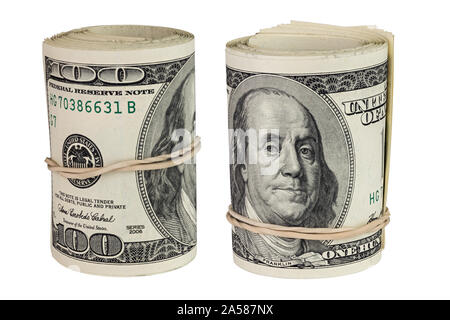 Satz von zwei Rollen von Hundert us-Dollar-50-pcs - Aufstehen und auf weißem Hintergrund. Stockfoto