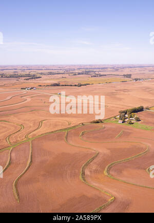 Luftaufnahme des ländlichen Ackerland in Montgomery County, Iowa, USA. Stockfoto
