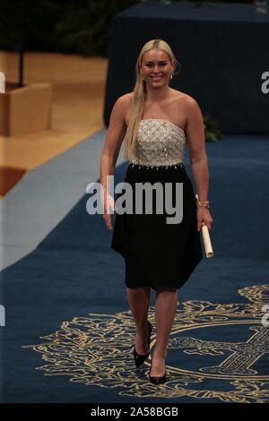 Oviedo, Spanien; 10/18/2019. - Lindsey Vonn Sport Award Leonor Prinzessin von Asturien liest Ihre erste Rede im Alter von 13 Jahren an der Zeremonie der Prinzessin von Asturien Auszeichnungen Spaniens und ist Ihre erste offizielle Handlung begleitet, die von ihrem Vater König Philipp VI., Königin Letizia und seine Tochter den Säugling Sofia. Die Gewinner Peter Brook Arts Award, Prado Museum Kommunikation und Geisteswissenschaften Award, Salman Khan Internationale Zusammenarbeit Award, Lindsey Vonn Sport Award, Alejandro Portes Social Science Award, Siri Hustvedt Arts Award, Joanne Chory und Sandra Myrna Díaz-Preis für wissenschaftliche und technische Forschung, Ci Stockfoto