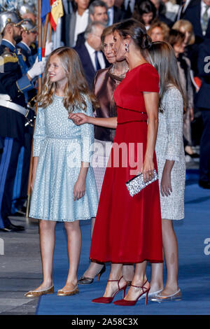 Oviedo, Spanien. Okt, 2019 18. Princess Sofia, Prinzessin Leonor, Königin König Felipe und Letizia besuchen die die Prinzessin von Asturien 2019 Preisverleihung in Campoamor Theater in Oviedo, Spanien am 18. Oktober 2019. Credit: Jimmy Olsen/Medien Punch *** Keine Spanien***/Alamy leben Nachrichten Stockfoto