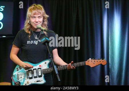 Bala Cynwyd, PA, USA. 17 Okt, 2019. : Miss Juni visits Radio 104,5 Studio in Bala Cynwyd Pa Oktober 17, 2019 Credit:: Star Shooter / Medien Punch/Alamy leben Nachrichten Stockfoto