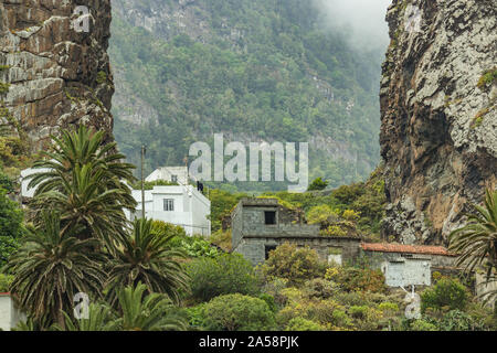 Lange konzentrieren. San Pedro-vulkanischen Felsen/Bergen, natürliche Wahrzeichen von La Hermigua im Nordosten der Insel La Gomera. Reisebilder. Cana Stockfoto