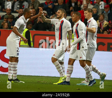 Nizza, Frankreich. Okt, 2019 18. Mauro Icardi (3. R) von Paris Saint-Germain feiert mit Mannschaftskameraden während eines französischen Ligue 1 Match gegen Nizza in Nizza, Frankreich, am Okt. 18, 2019. Credit: Serge Haouzi/Xinhua/Alamy leben Nachrichten Stockfoto