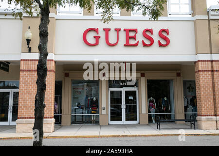 Ein logo Zeichen außerhalb einer Vermutung Store in Queenstown, Maryland am 5. August 2019. Stockfoto