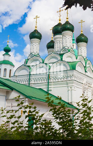 Tolles Gebäude der Russischen Orthodoxen Kirche Tempel in 17 Prozent gebaut - die Kirche von Wonderworkers von Tschernigow in Moskau Stockfoto