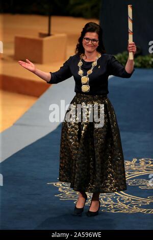 Oviedo, Spanien; 18/10/2019. - Aleksandra Maria Dulkiewicz Bürgermeister der Stadt Danzig Preis für Concordia. Leonor Prinzessin von Asturien liest Ihre erste Rede im Alter von 13 Jahren an der Zeremonie der Prinzessin von Asturien Auszeichnungen Spaniens und ist Ihre erste offizielle Handlung begleitet, die von ihrem Vater König Philipp VI., Königin Letizia und seine Tochter den Säugling Sofia. Die Gewinner Peter Brook Arts Award, Prado Museum Kommunikation und Geisteswissenschaften Award, Salman Khan Internationale Zusammenarbeit Award, Lindsey Vonn Sport Award, Alejandro Portes Social Science Award, Siri Hustvedt Arts Award, Joanne Chory und Sandra Myrna Díaz pri Stockfoto