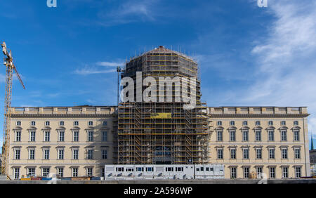 Berlin, Deutschland. Okt, 2019 18. Die Baustelle des Berliner Schloss in der historischen Mitte von Berlin. Credit: Monika Skolimowska/dpa-Zentralbild/dpa/Alamy leben Nachrichten Stockfoto