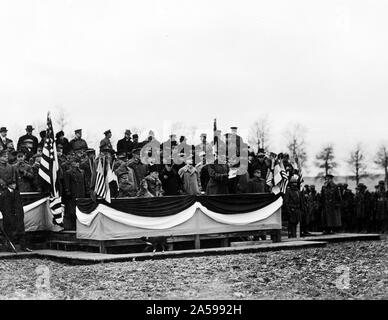 General John J. Pershing Adresse lesen zu Soldaten der A.E.F. in Langres, Haute Marne, Frankreich ca. 12/25/1918 Stockfoto