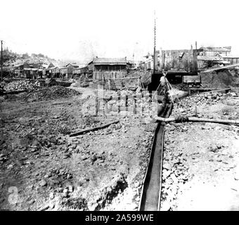 Geschichte Kaliforniens - Placer Mining auf Vulkan, Amador County - die Dump und Schleuse Ca. 1866 Stockfoto