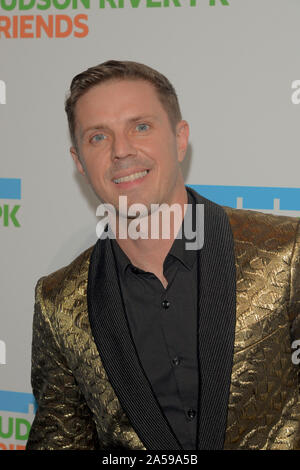 New York, Vereinigte Staaten. 17 Okt, 2019. Jake Shears besucht die 2019 Hudson River Park Gala an Cipriani South Street in New York City. Credit: SOPA Images Limited/Alamy leben Nachrichten Stockfoto