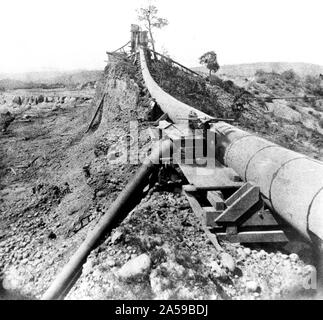 Geschichte Kaliforniens - Hydraulische Bergbau - die Leitung und den Tank Ca. 1866 Stockfoto