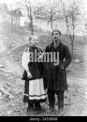 Junger Mann und Frau von Little Russland im nativen Kostüme, Ca. 1890 Stockfoto