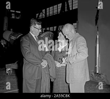 Astronauten auf 1959 Langley Inspektion Stockfoto