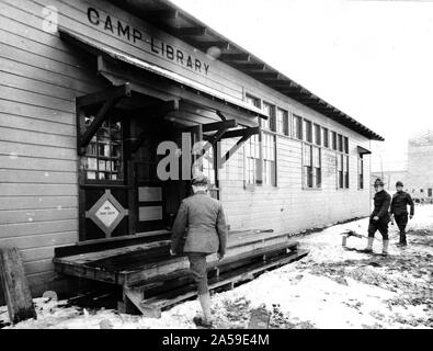 1918 - Camp Upton, Yaphank, Long Island, New York. Camp Bibliothek, Haupteingang. Stockfoto