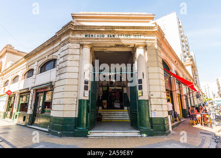 Buenos Aires, Argentinien - 20 Januar, 2018: San Telmo Markt an einem sonnigen Tag. Stockfoto