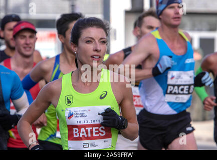 Emma Bates, Elite Läufer aus Iowa, auf dem Weg zu einem Platz 4 beenden. Das Chicago Marathon, ein AFF Gold Label Rasse, wird jedes Jahr im Oktober statt und ist ein o Stockfoto