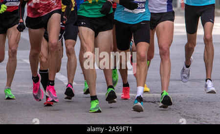 Das Chicago Marathon, ein AFF Gold Label Rasse, wird jedes Jahr im Oktober statt und ist eine der sechs World Marathon Majors. Das Rennen ist zu 45.000 Läufer begrenzt Stockfoto