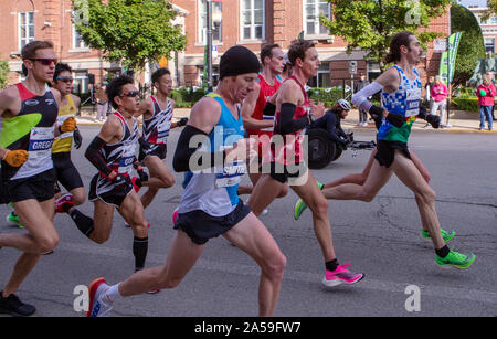 Das Chicago Marathon, ein AFF Gold Label Rasse, wird jedes Jahr im Oktober statt und ist eine der sechs World Marathon Majors. Das Rennen ist zu 45.000 Läufer begrenzt Stockfoto